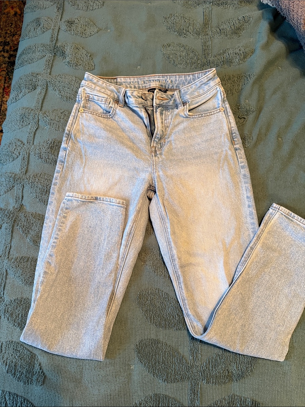 Light Wash Women’s Jeans - American Eagle Outfitters Style